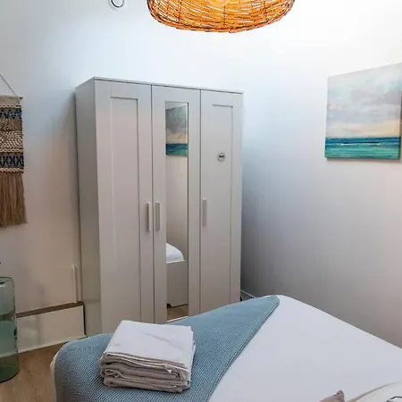 2 Personnes, Place St Sauveur A 2min Apartmán